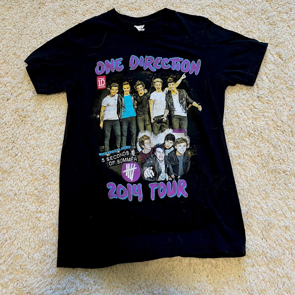 vintage 2014 one direction + 5sos tee, size small.
